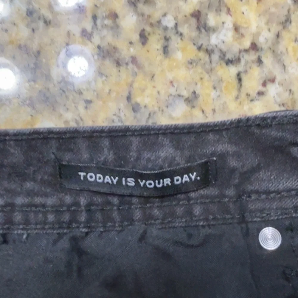 Kenneth Cole slim-fit black jeans size 28X30